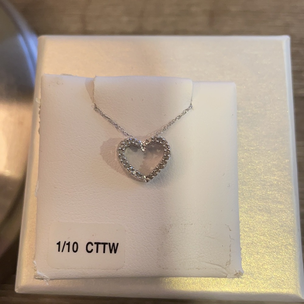 Heart pendant 10k gold 1/10 CTTW